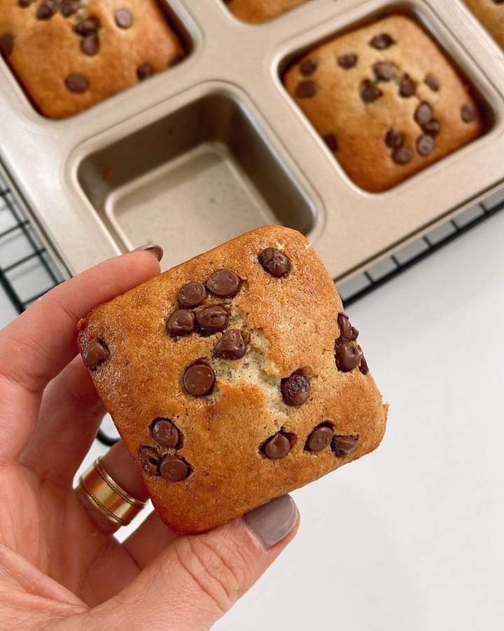 bolinho de banana com gotinha de chocolate