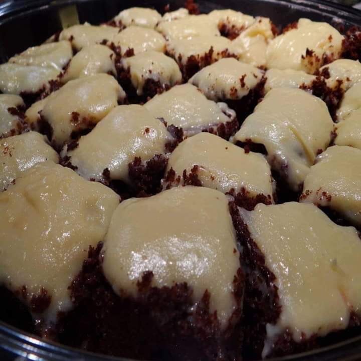 bolo de chocolate com cobertura de leite ninho