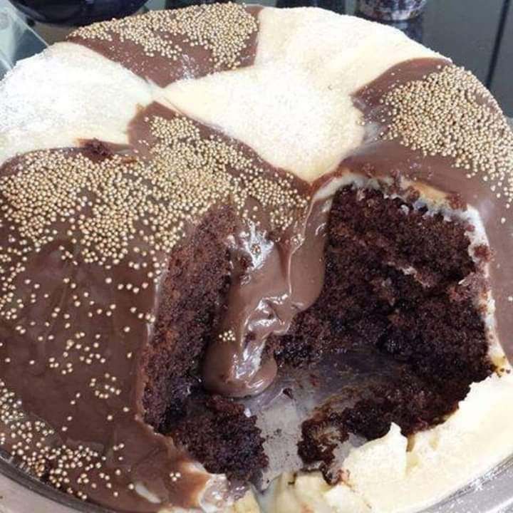 bolo vulcão com dois chocolate