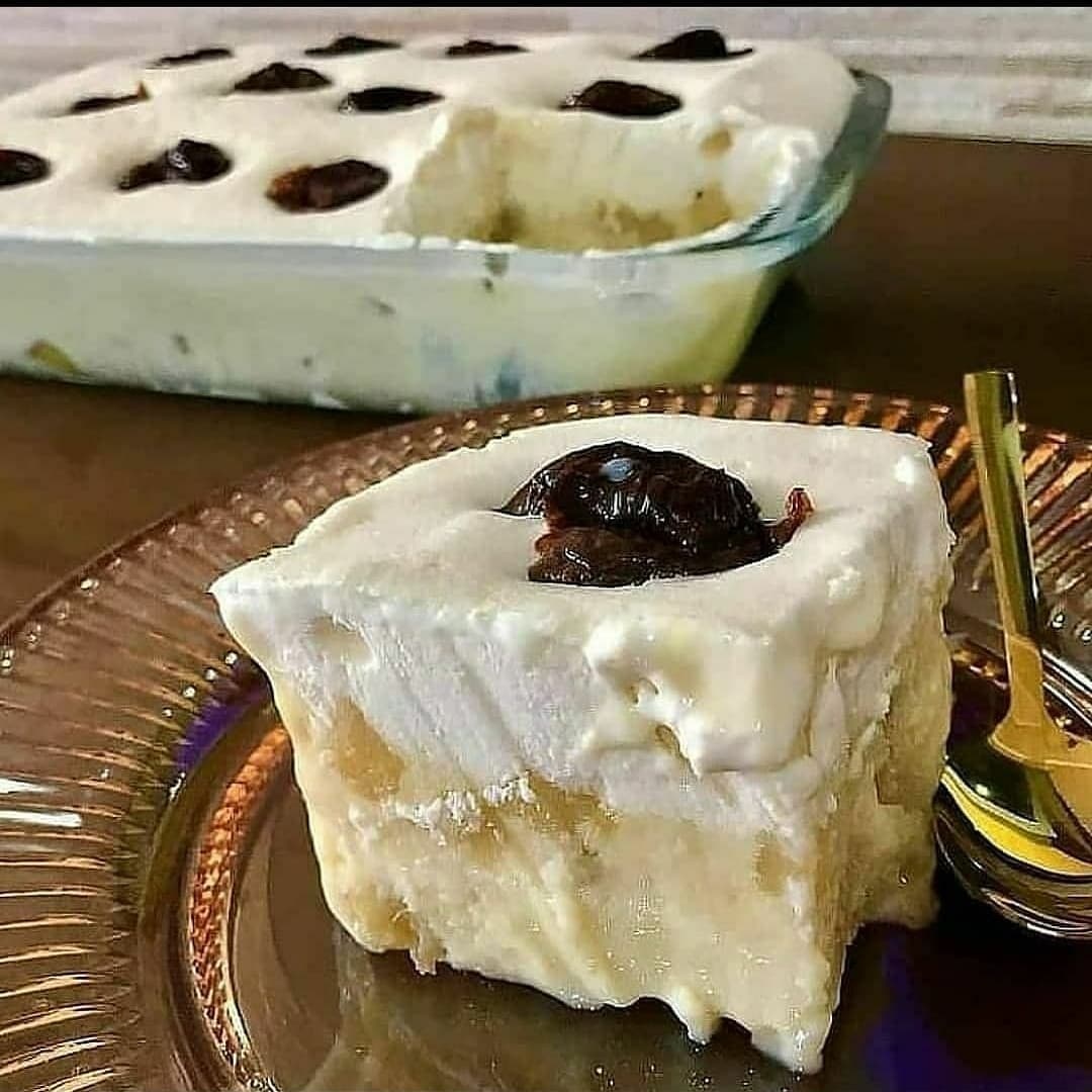 Torta Gelada de Abacaxi com Ameixas