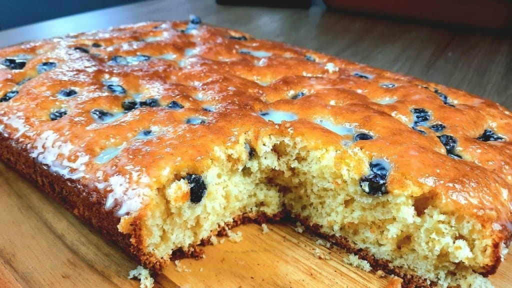 bolo de iogurte com bolinha de chocolate