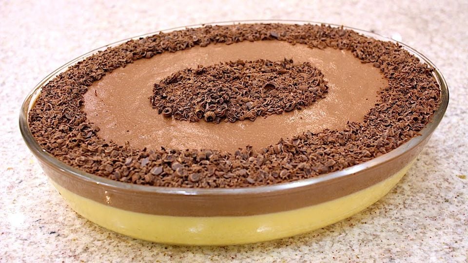 MOUSSE DE MARACUJÁ COM COBERTURA DE CHOCOLATE