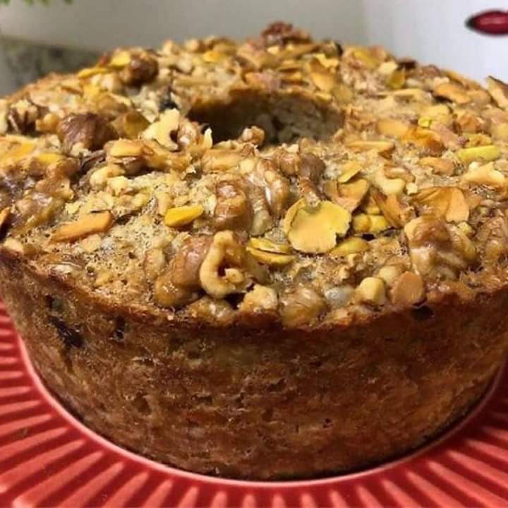 BOLO DE BANANA COM AVEIA E CASTANHAS